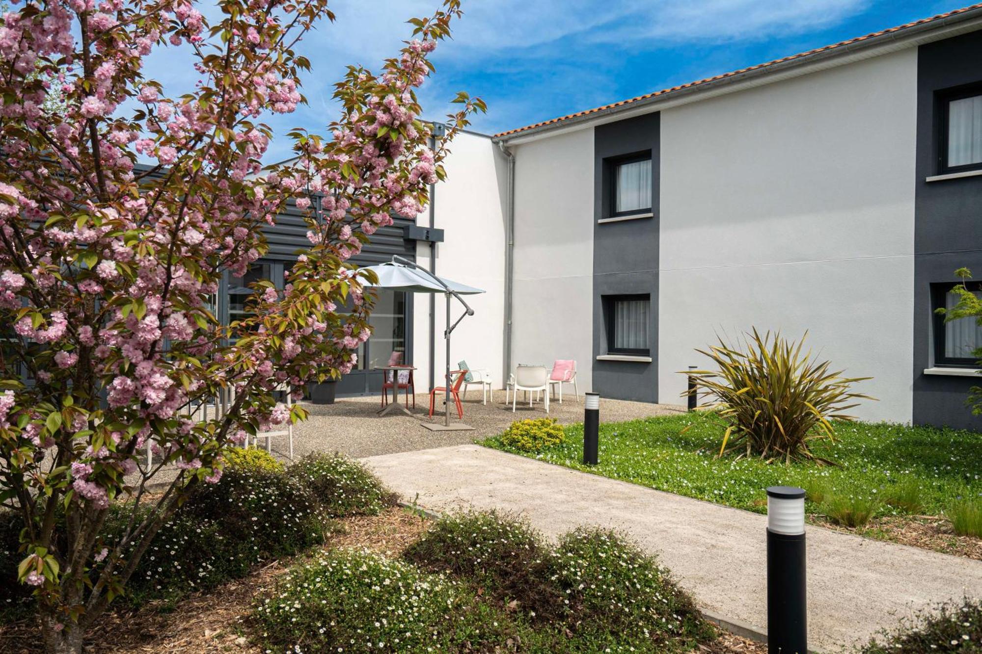 Sure Hotel By Best Western Les Portes De Montauban Exterior photo